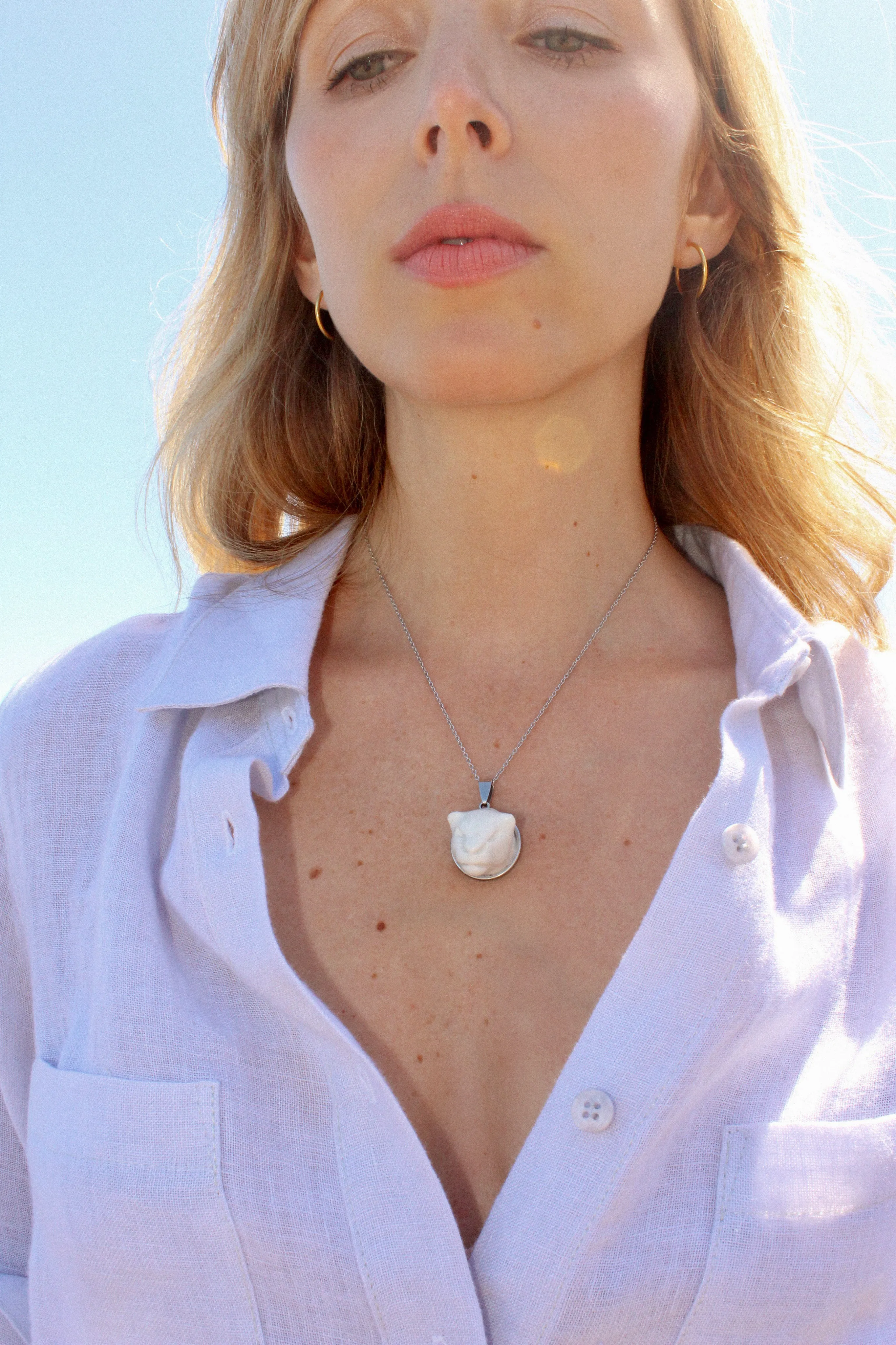 Cleo pendant necklace white