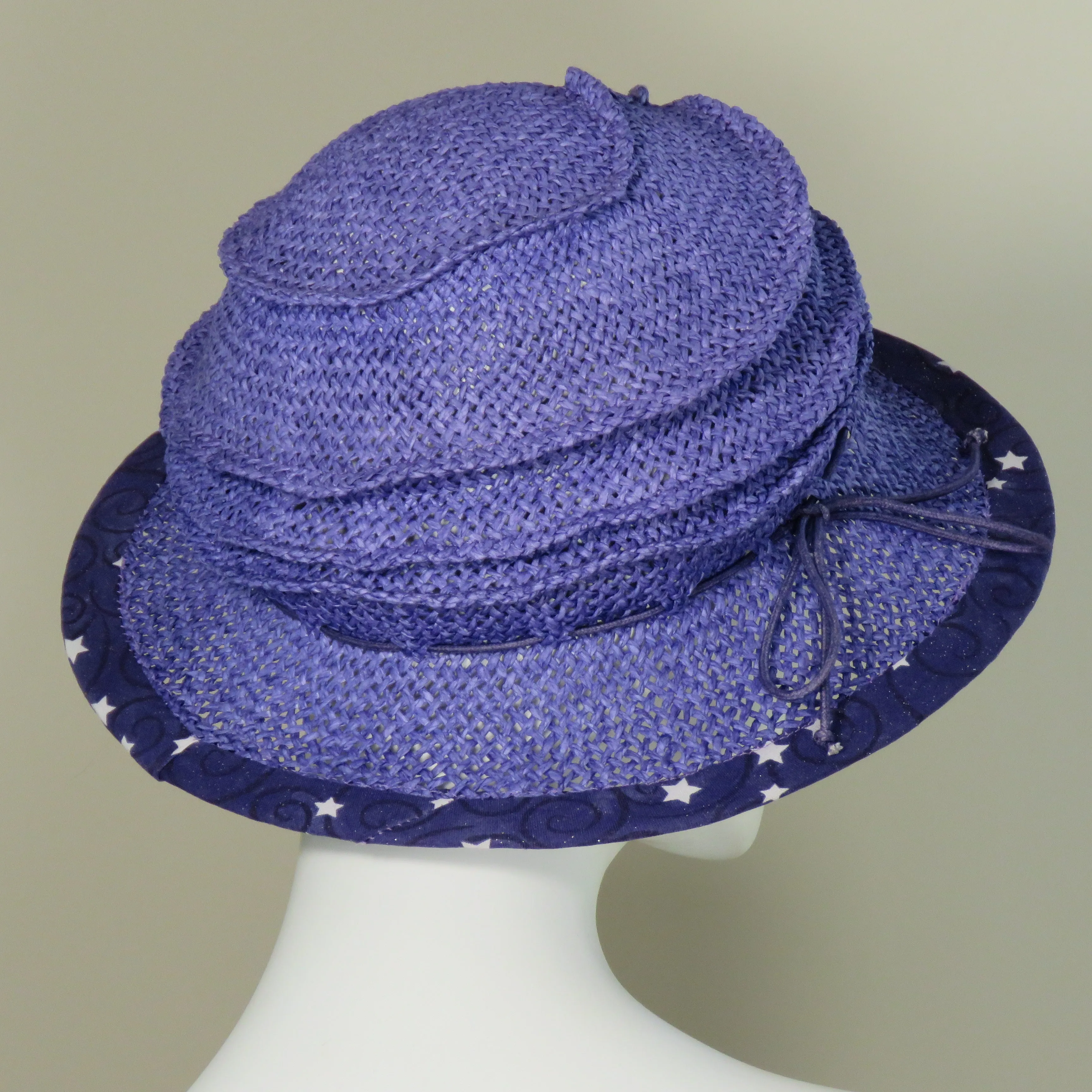 Frizbi, Hyacinth with Cosmic Fabric Edge