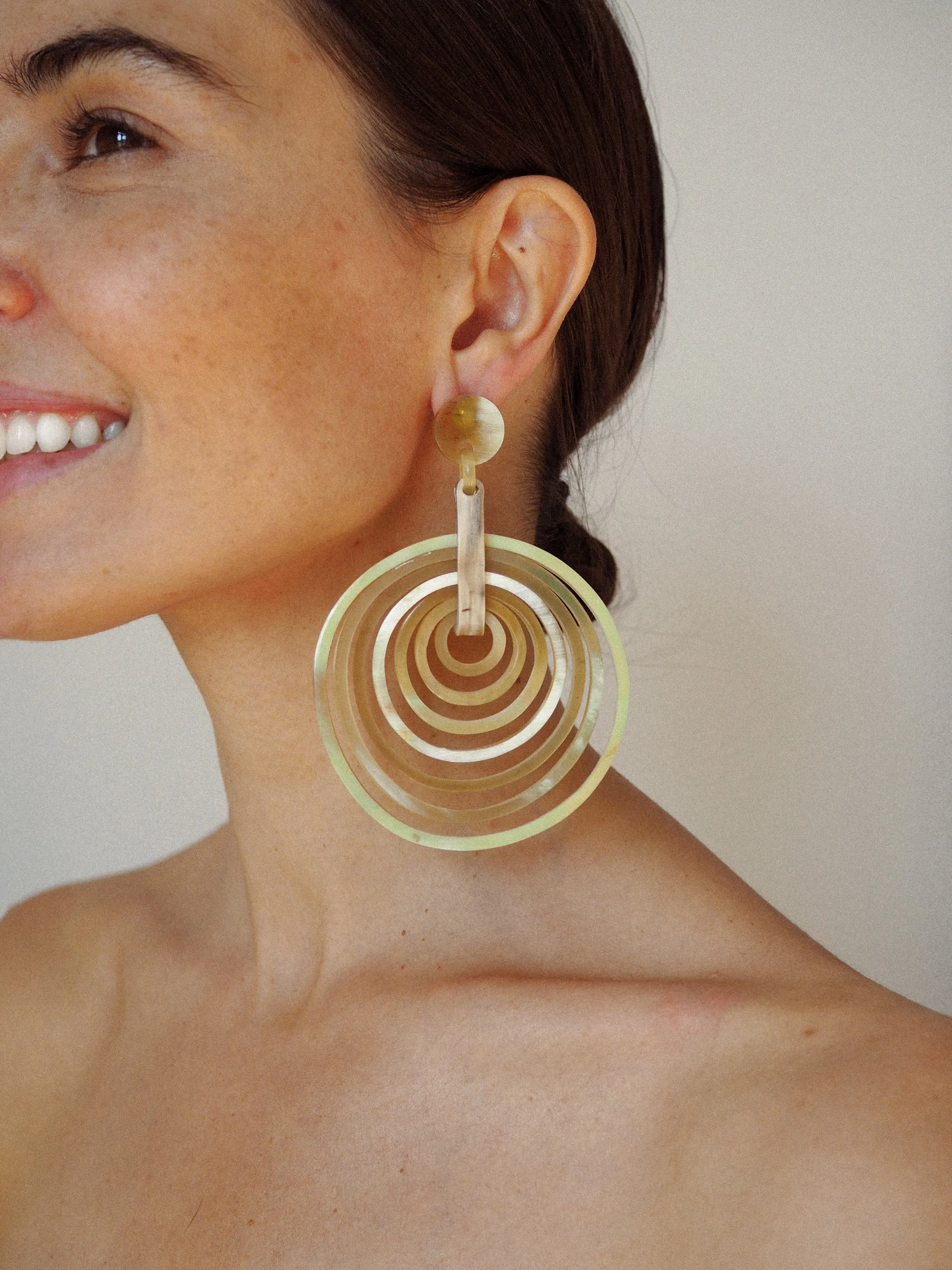 Iman earrings caramel