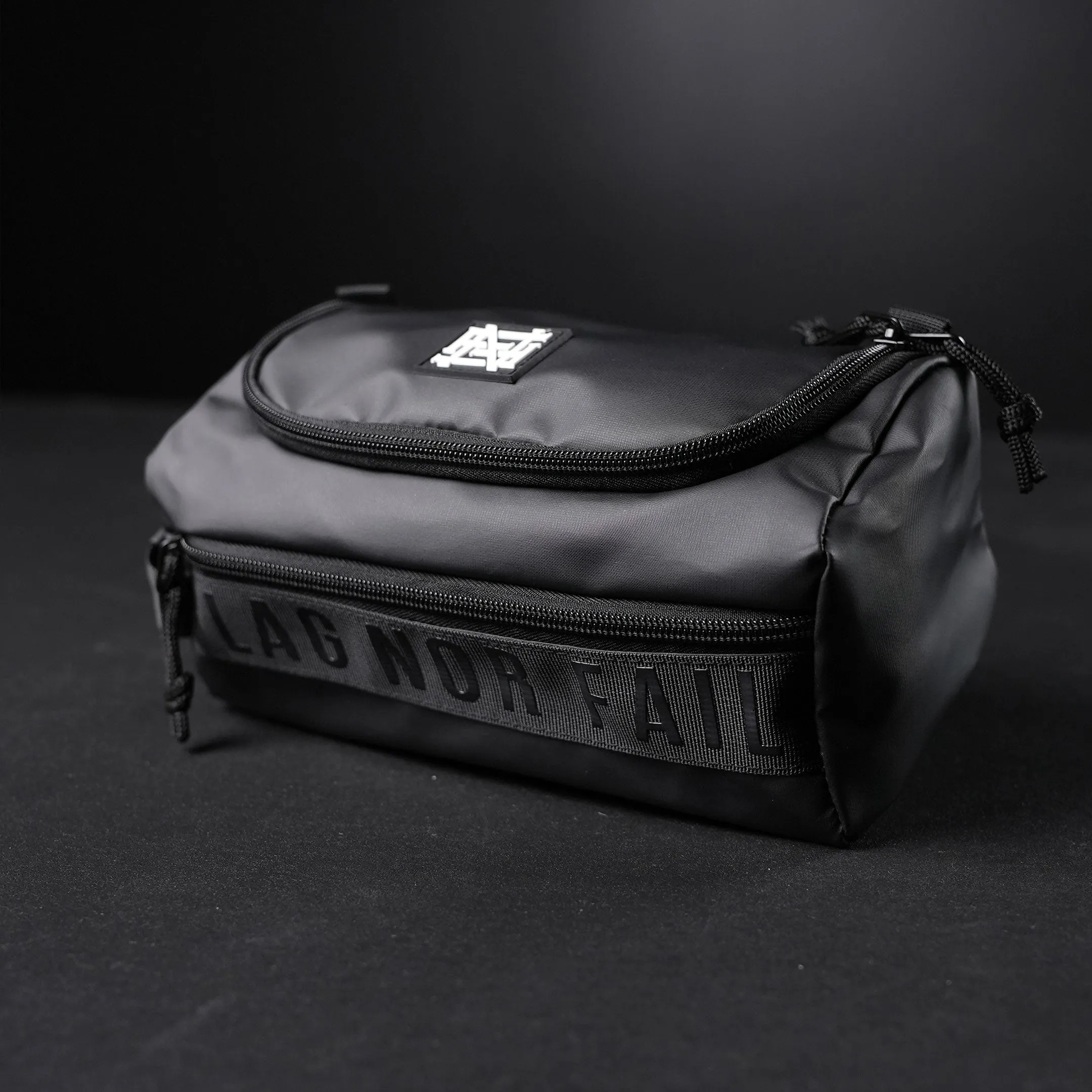 MOMENTUM TOILETRY CASE 2.5L - BLACK